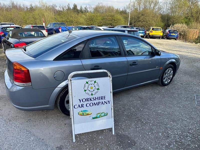 Used Vauxhall Vectra 138 HP (101 kW) 2008 Silver Hatchback