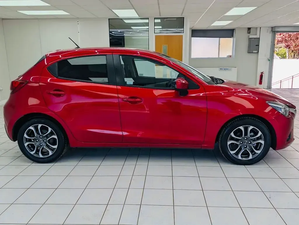 Used Mazda 2 Inclusive 115 HP (84 kW) 2015 Red Hatchback