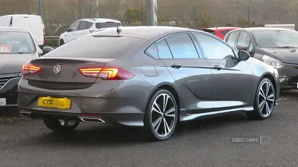 Begagnad Vauxhall Insignia SRi 122 HK (89 kW) 2021 Grå Halvkombi