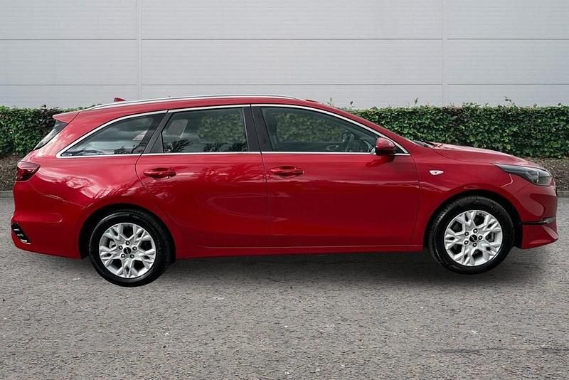 Used Kia Ceed 138 HP (101 kW) 2025 Red Hatchback