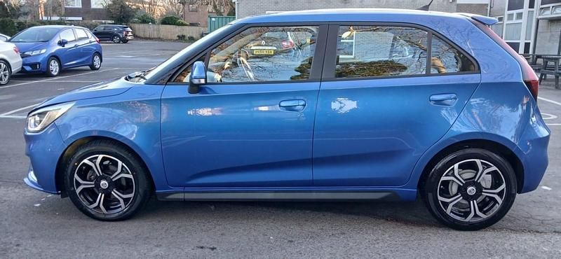 Begagnad MG MG3 Exclusive 106 HK (77 kW) 2019 Blå Halvkombi