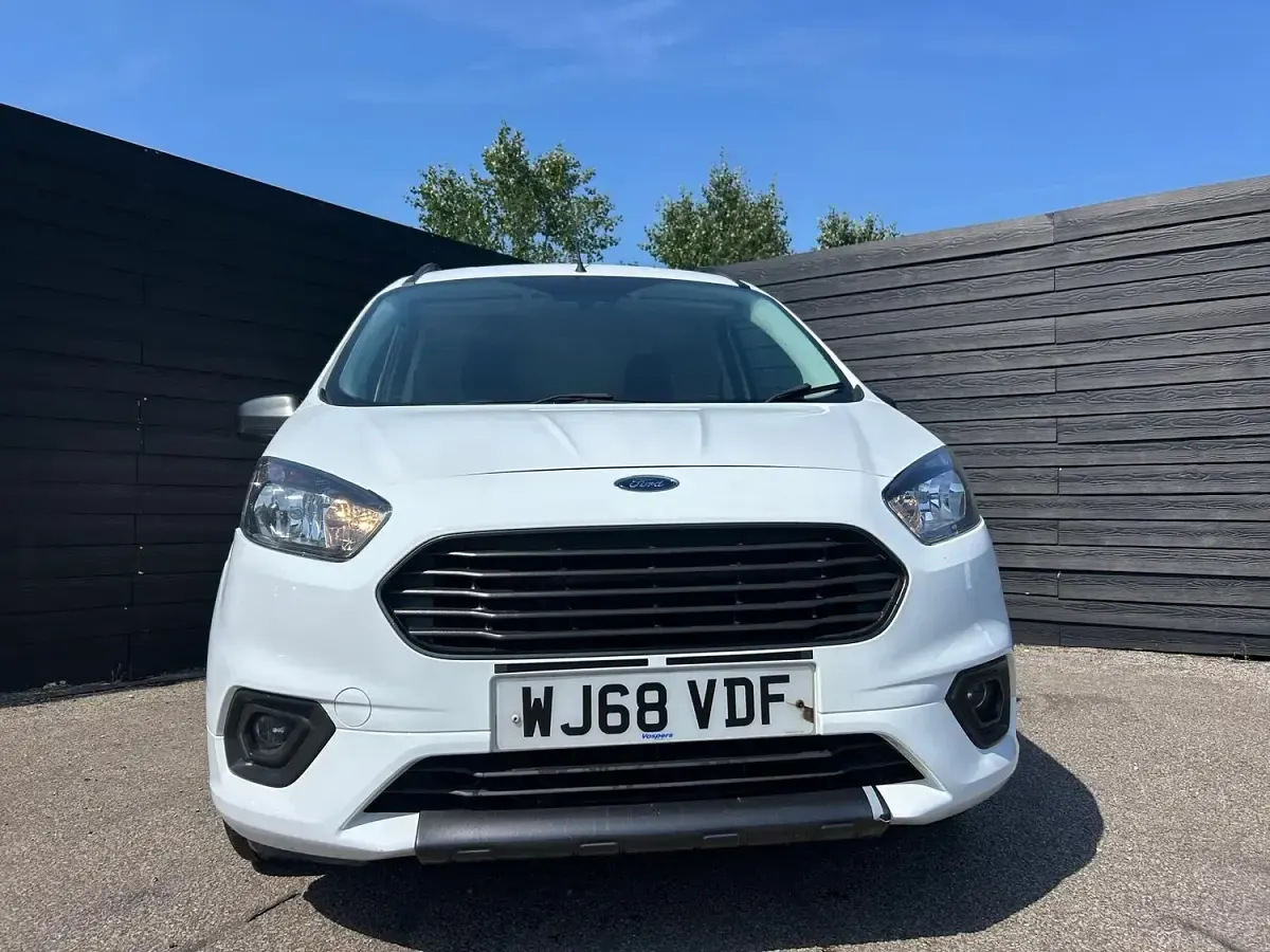 Used Ford Transit Sport 100 HP (73 kW) 2018 White Van