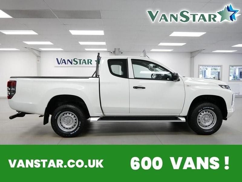 White Used 2020 Mitsubishi L200 Pickup | £16,889 (Good price) - Image 1/4