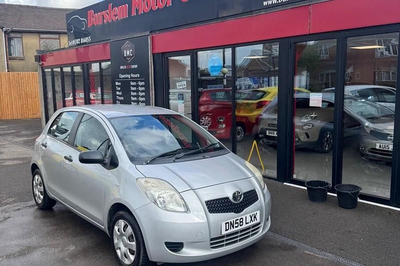 Silver Used 2009 Toyota Yaris T2 Hatchback | £2,495 (Good price) - Image 1/1