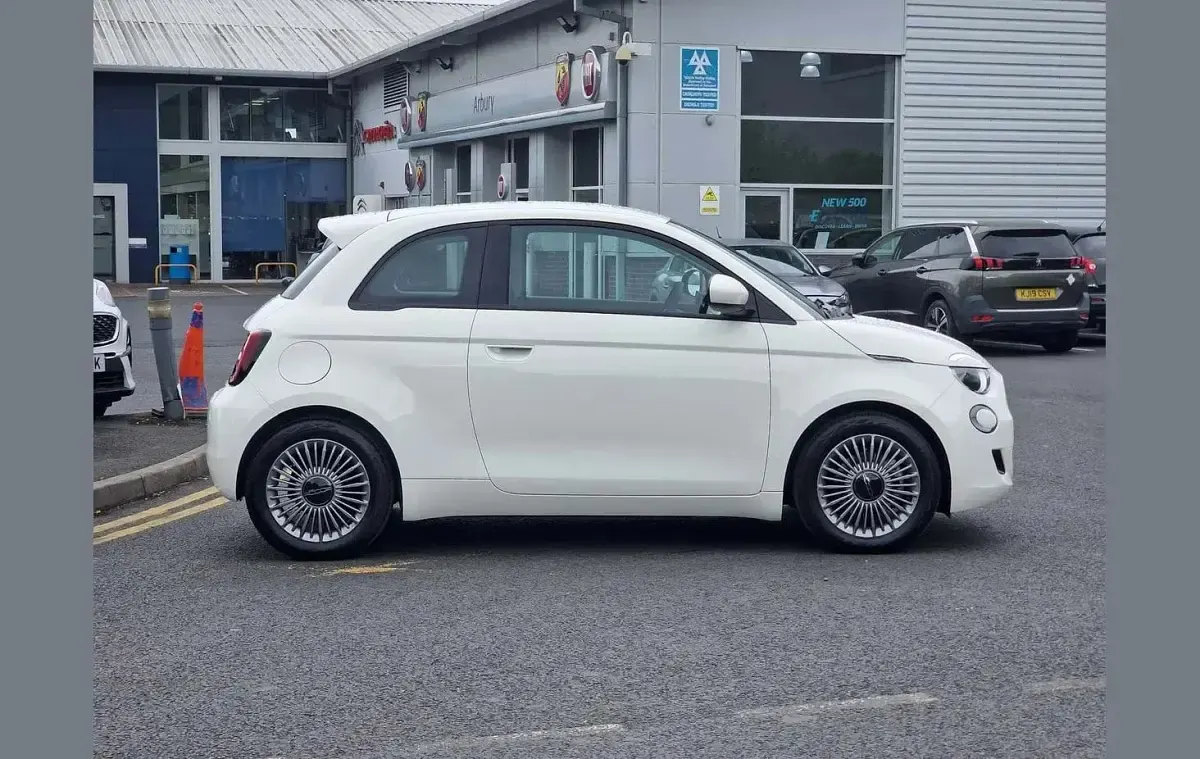 Used Fiat 500e 86 kW (118 HP) 2024 White Hatchback