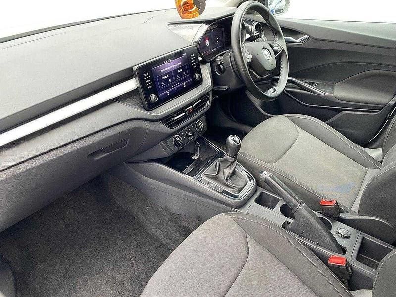 Used Skoda Fabia Colour Edition 70 HP (51 kW) 2022 Candy white black magic pearl effect Hatchback