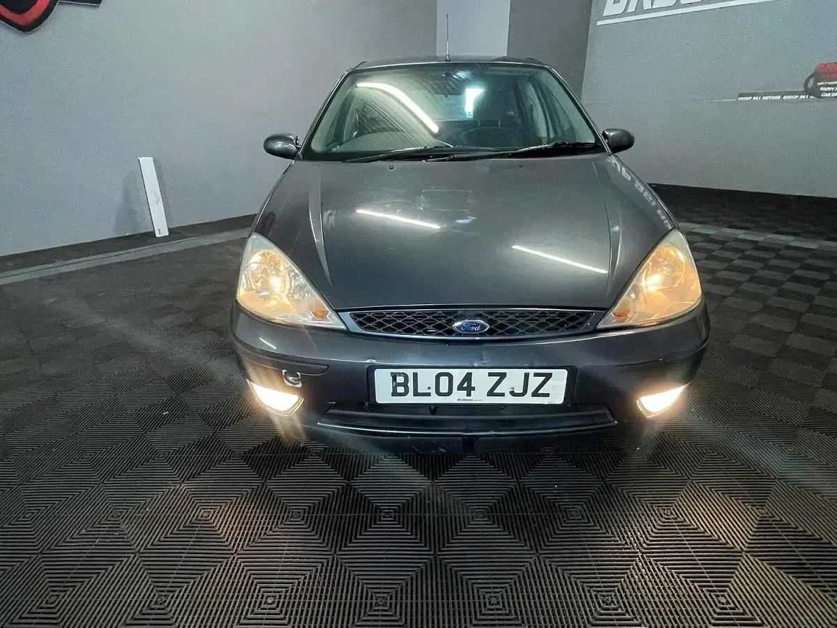 Used Ford Focus Ghia 2004 Grey Hatchback