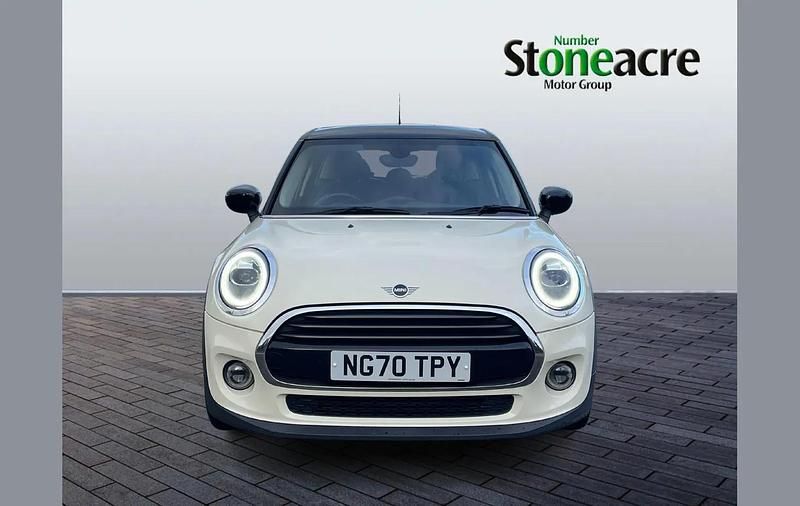 Used Mini Cooper Classic 134 HP (98 kW) 2020 White Hatchback
