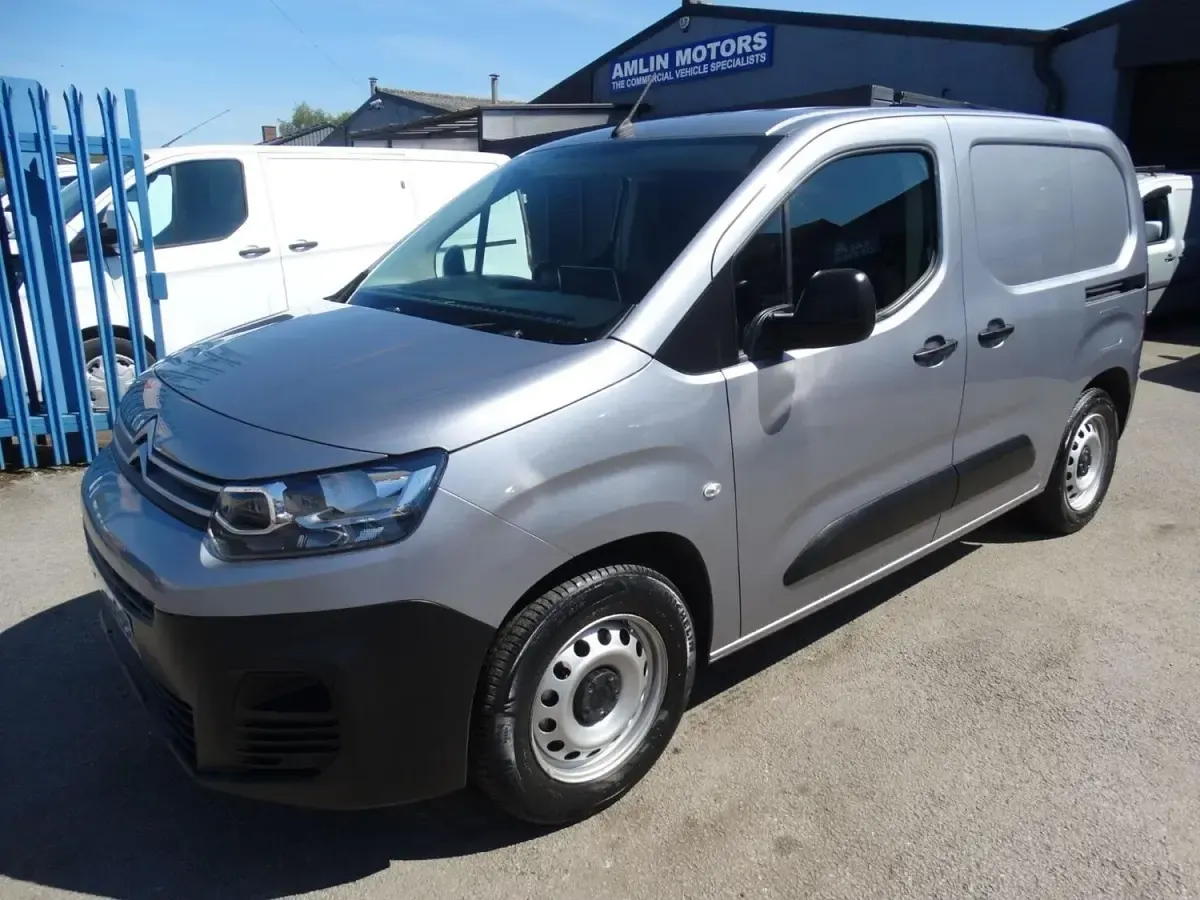 Usado Citroën e-Berlingo 100 kW (136 HP) 2023 Cinzento Monovolume