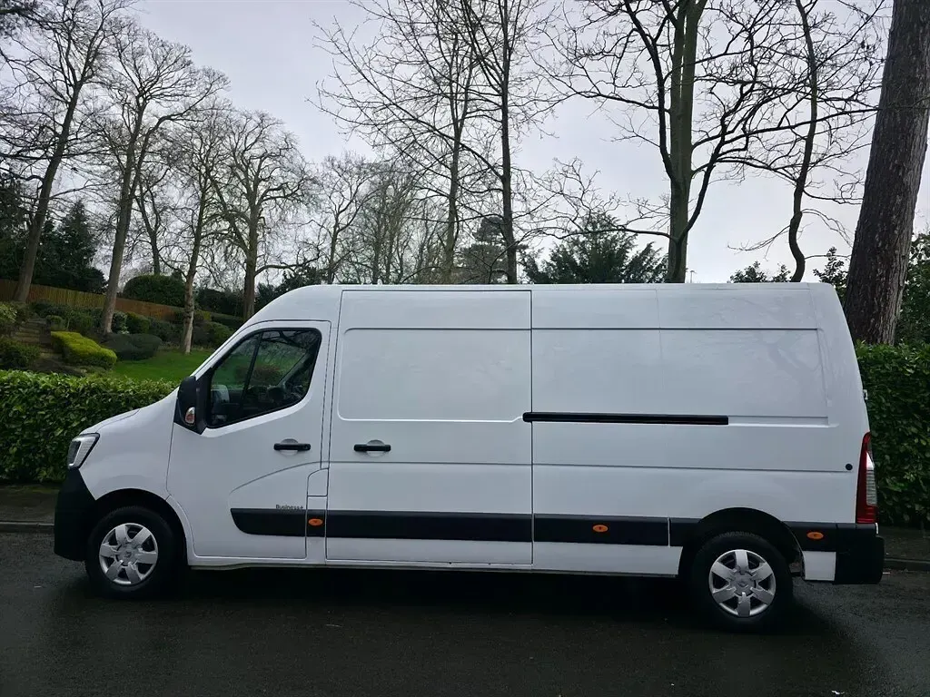Used Renault Master Business 2023 White MPV