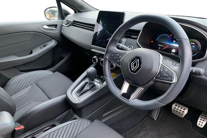 Used Renault Clio V Esprit Alpine 143 HP (105 kW) 2024 White Hatchback