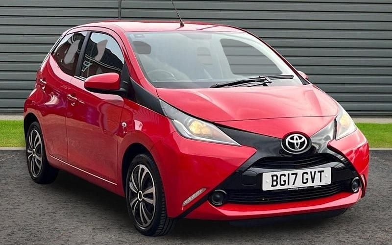 Used Toyota Aygo X-play 69 HP (50 kW) 2017 Red Hatchback