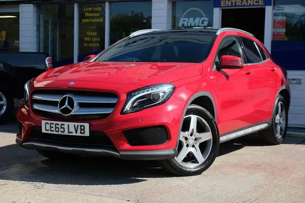 Used Mercedes GLA220 AMG Line Premium Plus 168 HP (123 kW) 2015 Red SUV