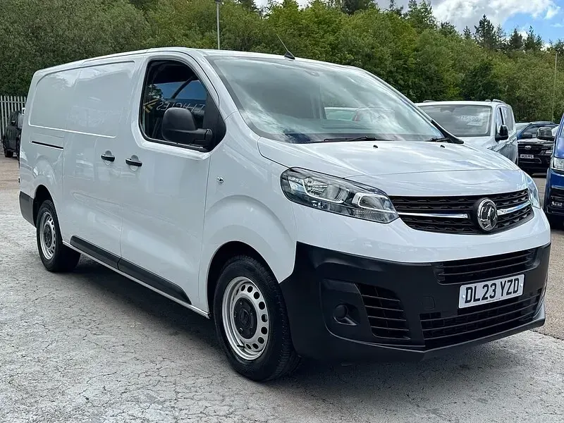 Used Vauxhall Vivaro 100 HP (73 kW) 2023 White MPV
