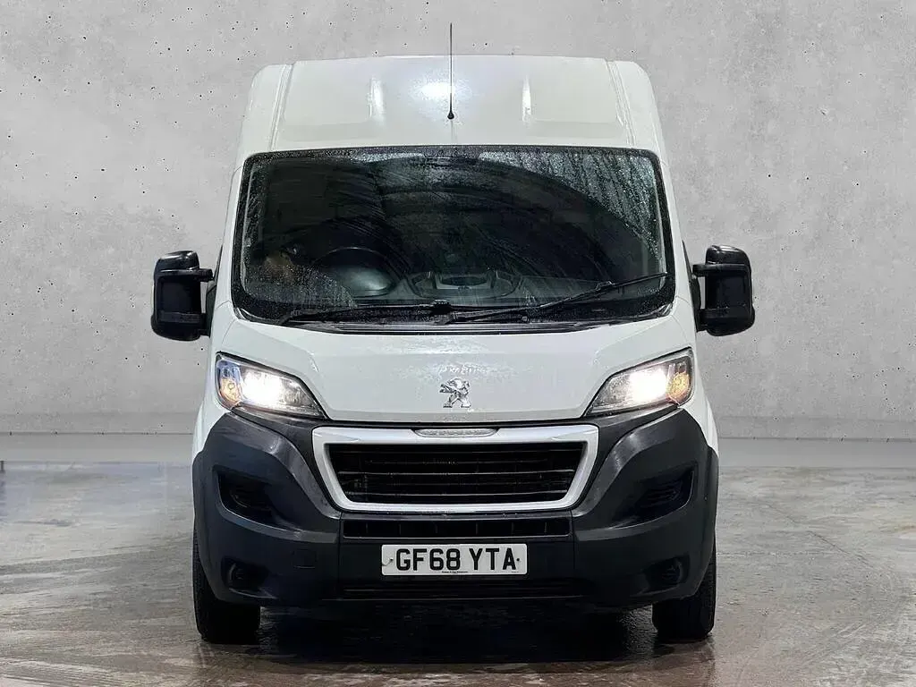 Used Peugeot Boxer 130 HP (95 kW) 2018 White Van