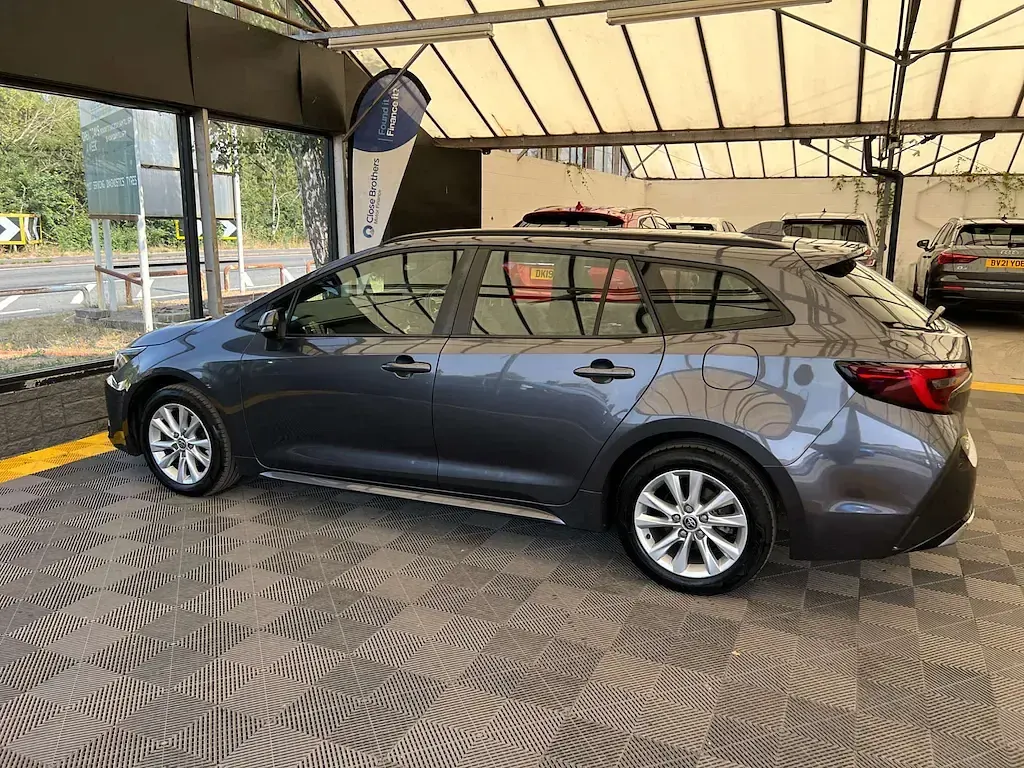 Used Toyota Corolla 138 HP (101 kW) 2023 Grey Estate