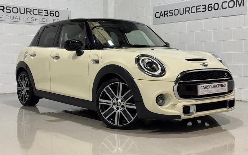 Usado Mini Cooper S Exclusive 192 HP (141 kW) 2020 Citadino