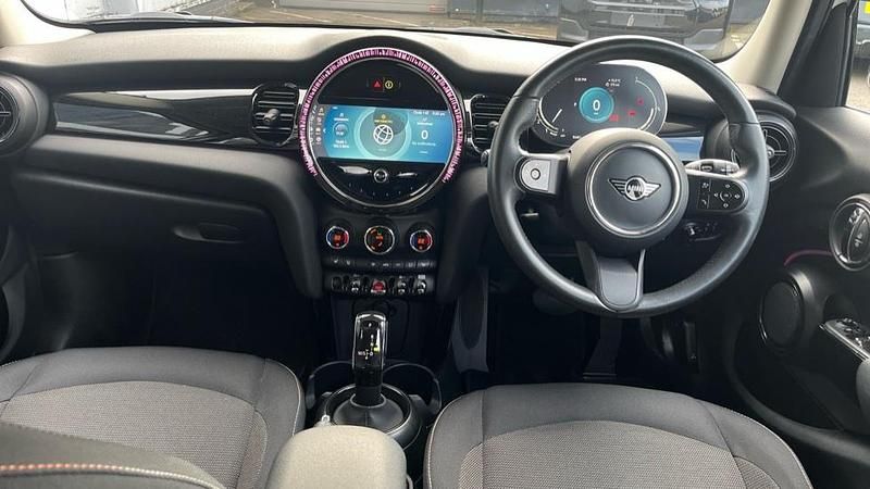 Used Mini Cooper Classic 134 HP (98 kW) 2023 White Hatchback