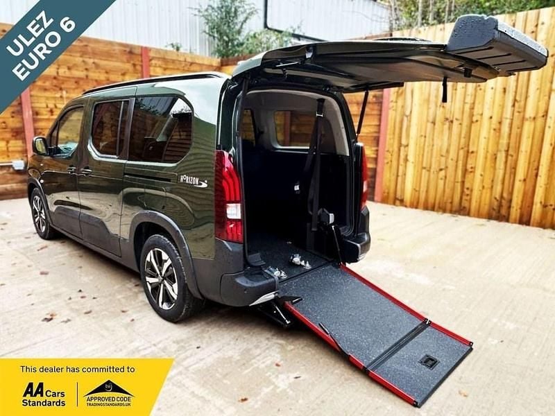 Green Used 2024 Peugeot Rifter Access MPV | £28,945 - Image 1/3