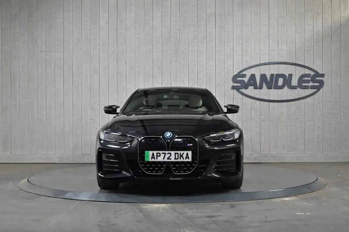 Usado BMW i4 Shadowline 400 kW (544 CV) 2022 Negro Berlina