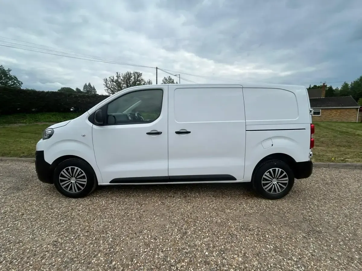 Second-hand Peugeot Expert Premium 2023 Alb Van