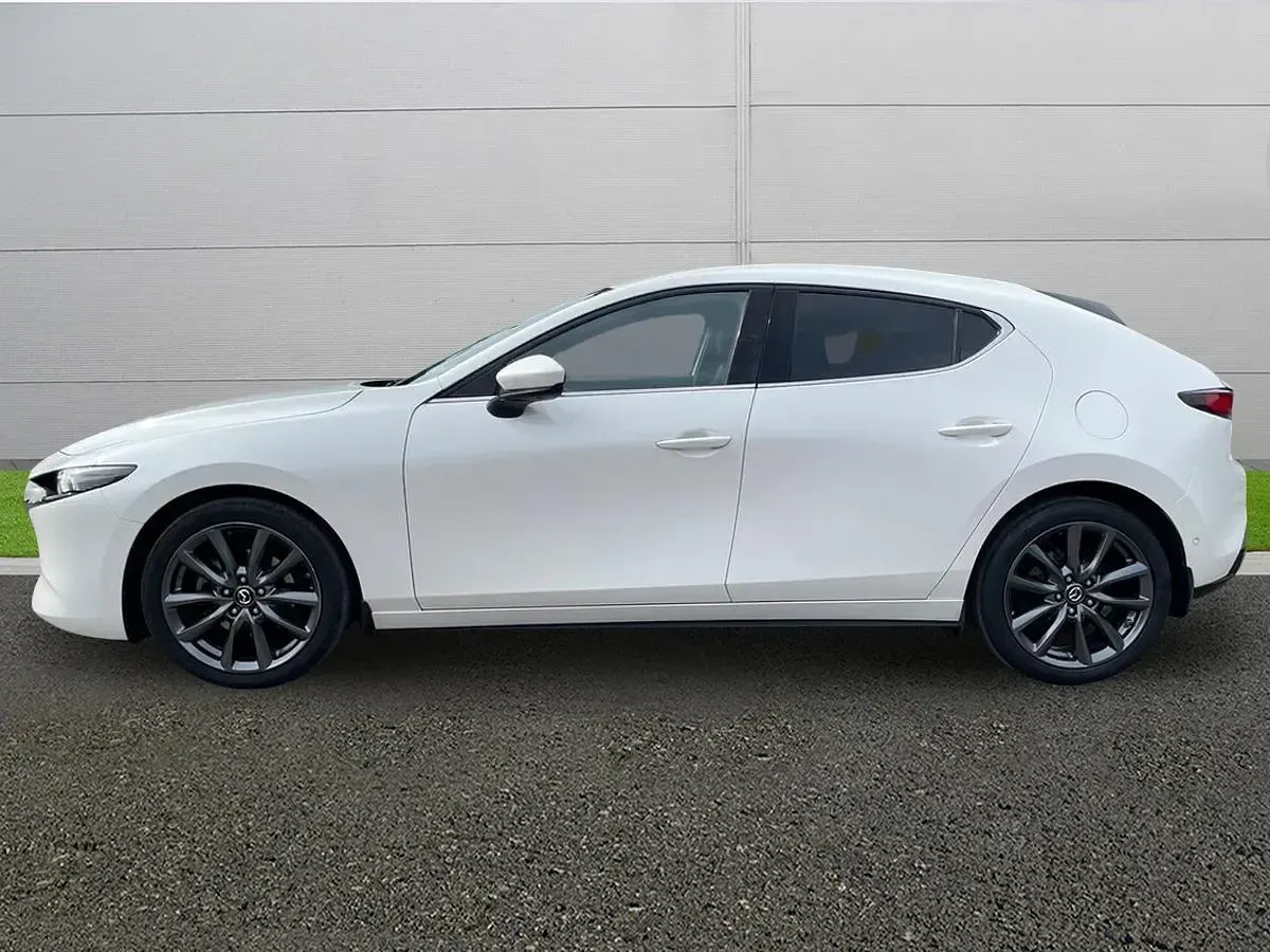 Used Mazda 3 Inclusive 122 HP (89 kW) 2019 White Hatchback