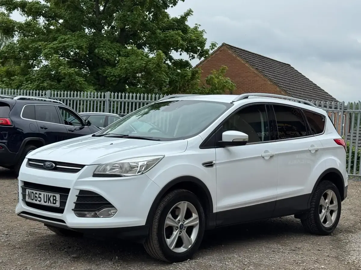 Käytetty Ford Kuga Zetec 150 HP (110 kW) 2016 Valkoinen Katumaasturi