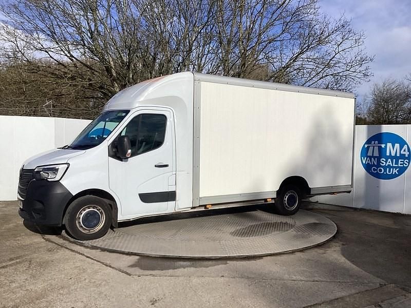 Used Renault Master Business 145 HP (106 kW) 2024 White MPV
