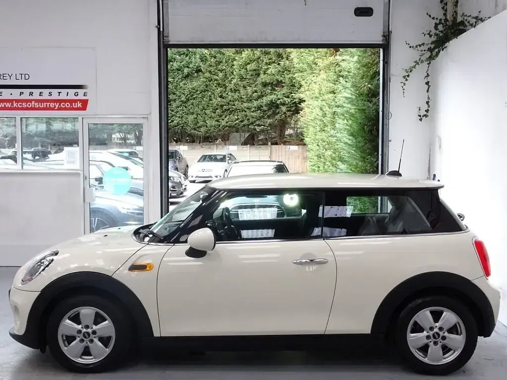 Usado Mini Cooper Hatch 136 HP (100 kW) 2014 Branco Citadino