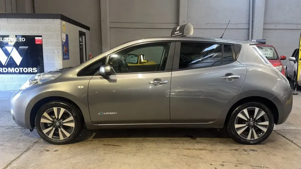 Usado Nissan Leaf Tekna 30 kW (41 HP) 2017 Cinzento Citadino