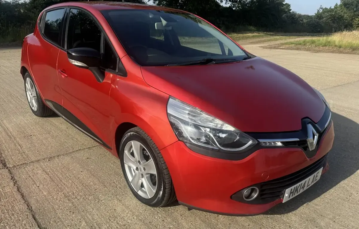 Used Renault Clio Dynamique 90 HP (66 kW) 2014 Red Hatchback