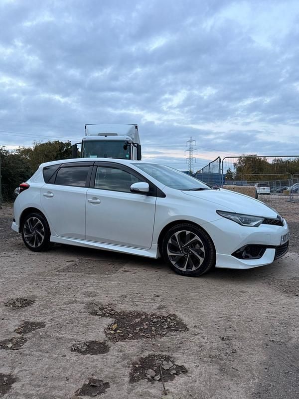 Used Toyota Auris 2025 White Hatchback