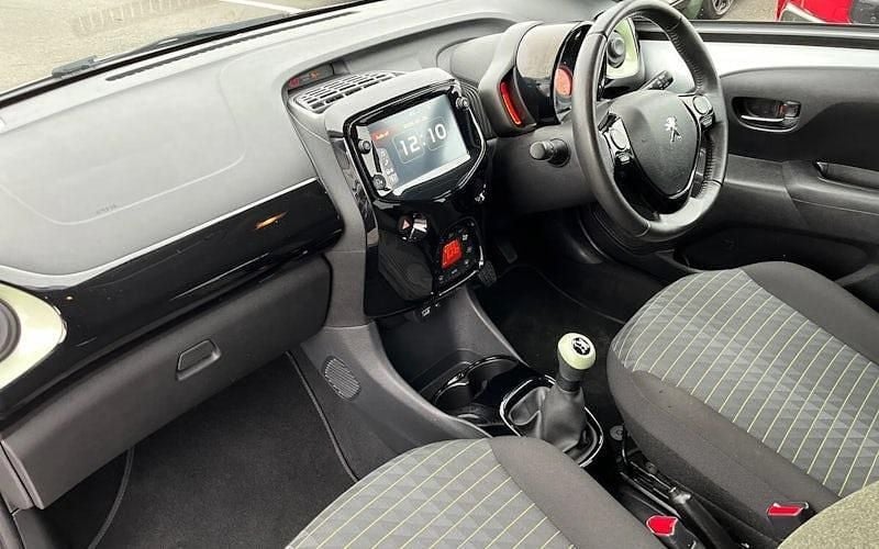 Used Peugeot 108 Collection 72 HP (52 kW) 2021 Silver Hatchback