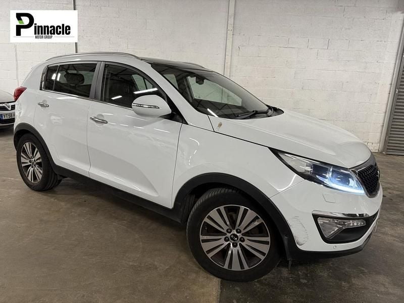 White Used 2015 Kia Sportage 4 SUV | £6,895 (Good price) - Image 1/4