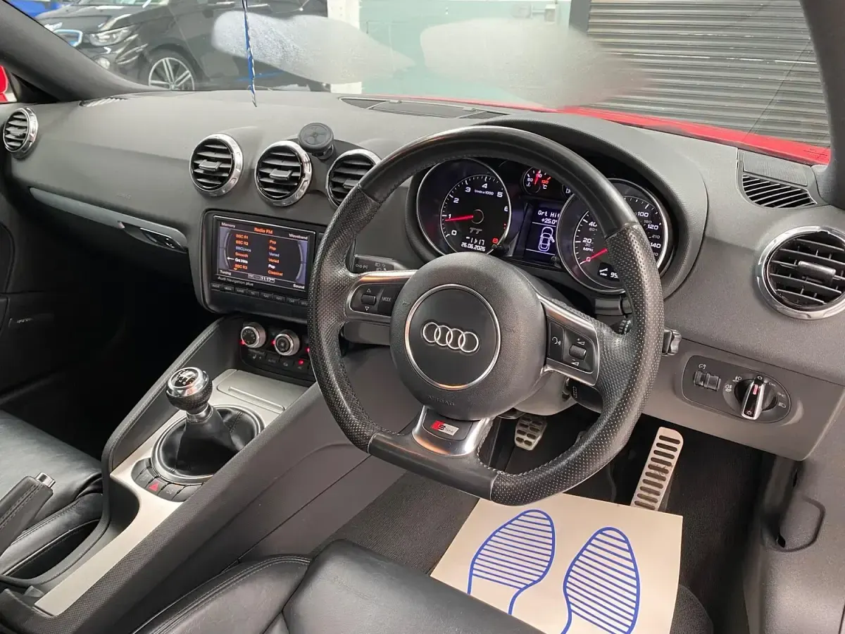 Used Audi TT Black Edition 211 HP (155 kW) 2011 Red Coupe