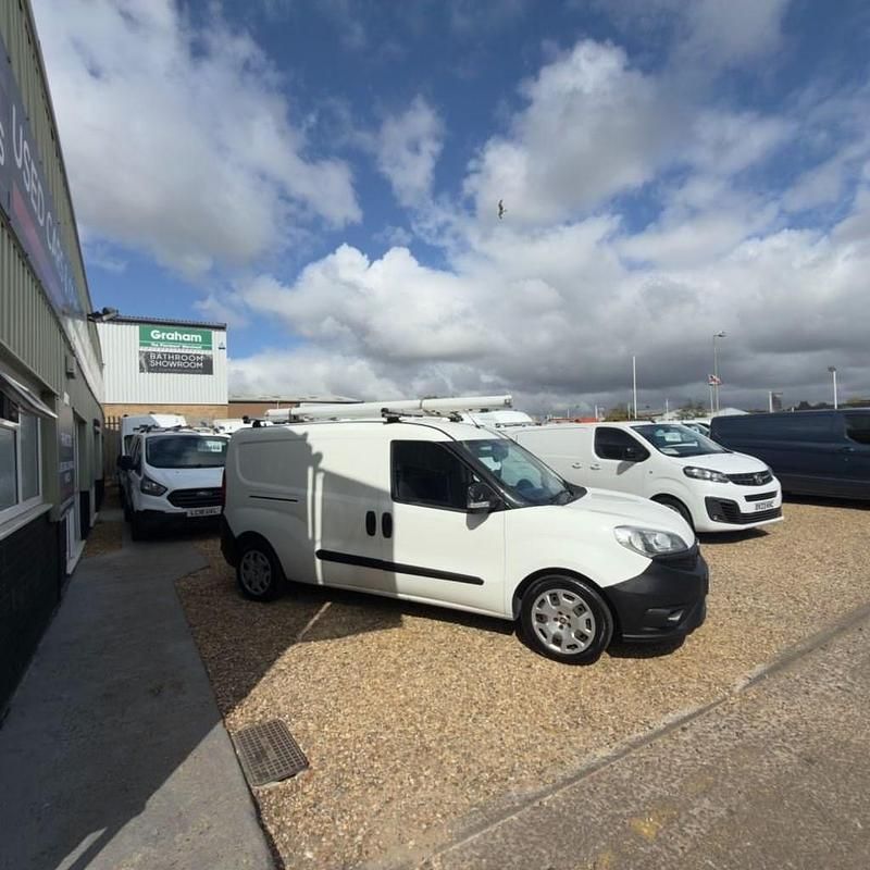Used Fiat Doblò 105 HP (77 kW) 2017 White MPV