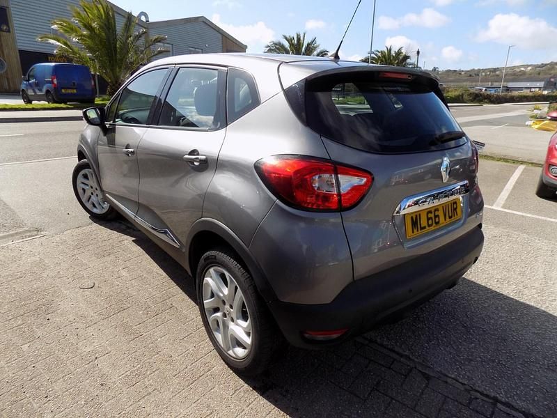 Used Renault Captur Dynamique 90 HP (66 kW) 2016 Grey SUV