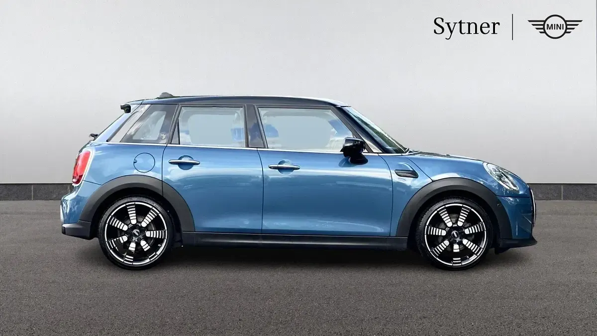 Used Mini Cooper Exclusive 134 HP (98 kW) 2023 Blue Hatchback
