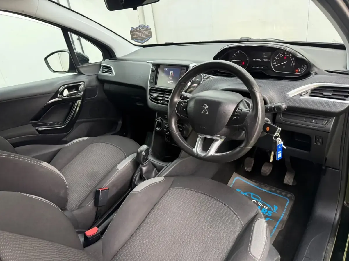 Second-hand Peugeot 208 Active 2016 Negru Hatchback