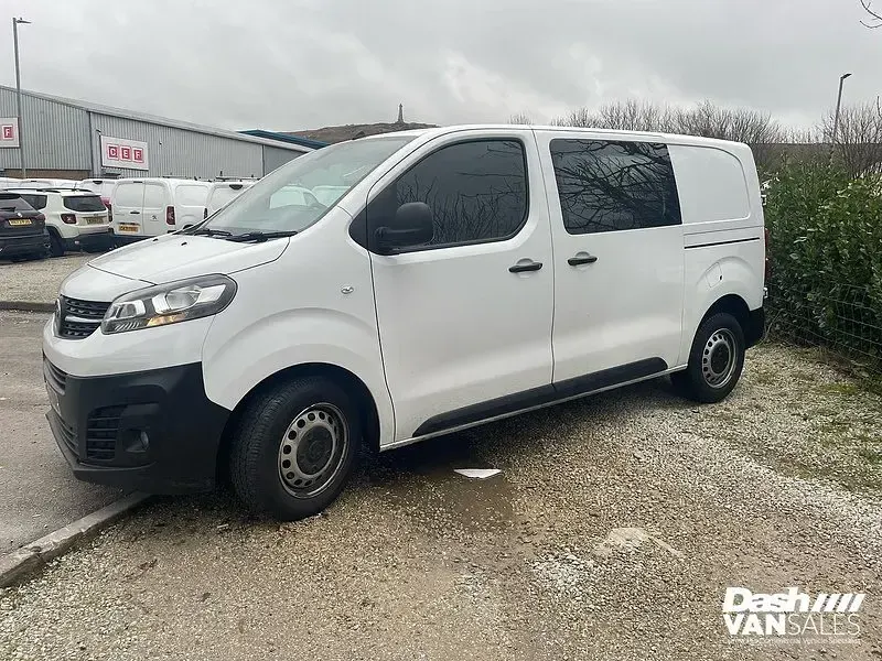 Used Vauxhall Vivaro 145 HP (106 kW) 2023 White MPV