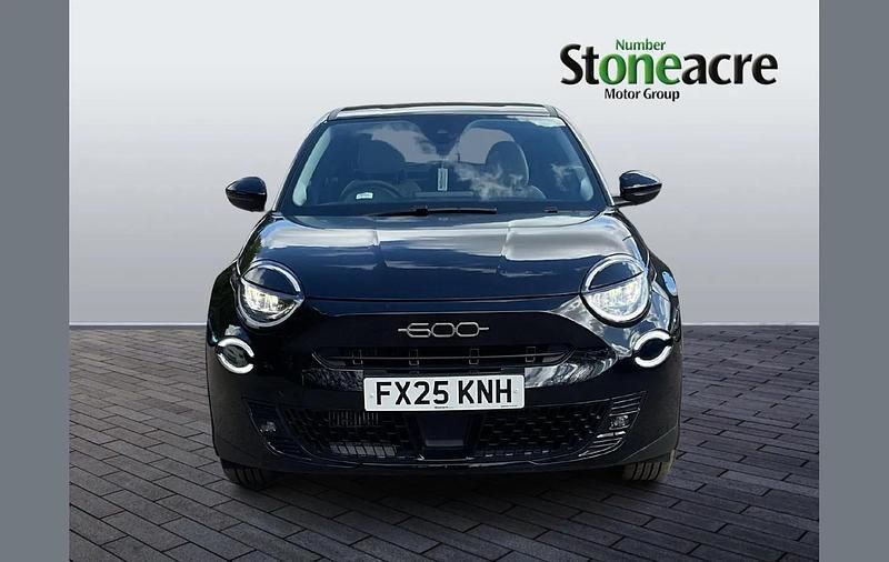 Używany Fiat 600 134 KM (98 kW) 2025 Czarny SUV