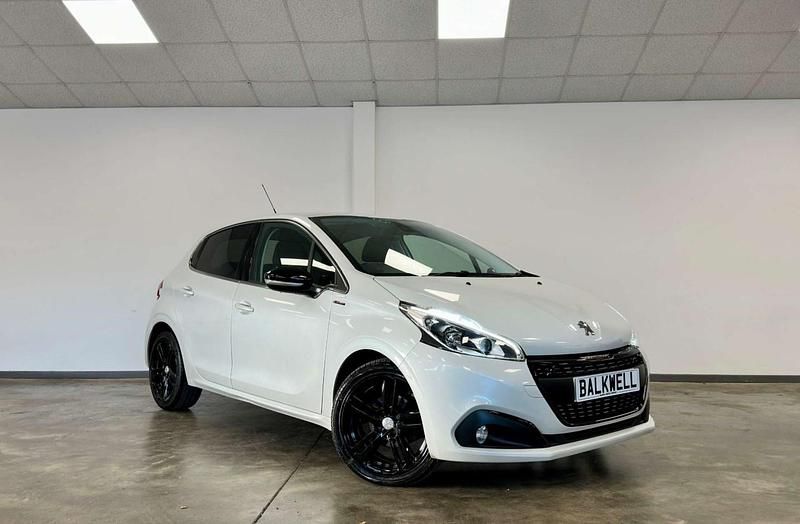 Used Peugeot 208 GT-line 110 HP (80 kW) 2019 White Hatchback