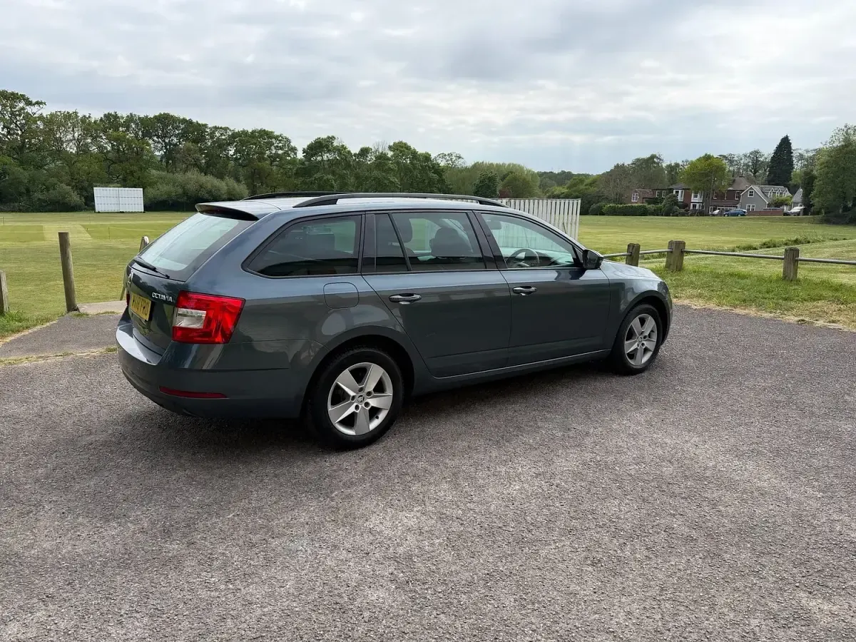 Used Skoda Octavia SE 115 HP (84 kW) 2018 Grey Estate