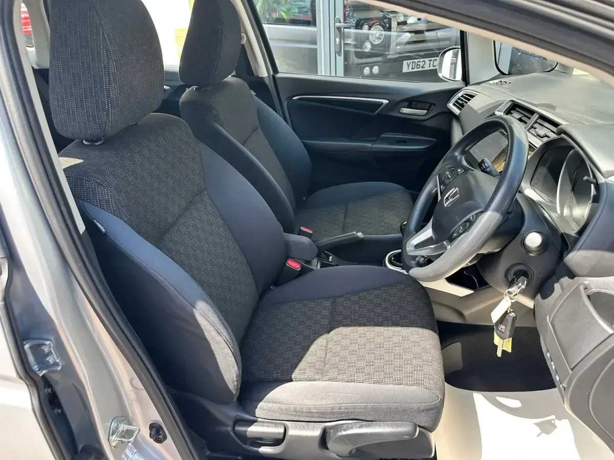 Used Honda Jazz SE 102 HP (75 kW) 2016 Silver Hatchback