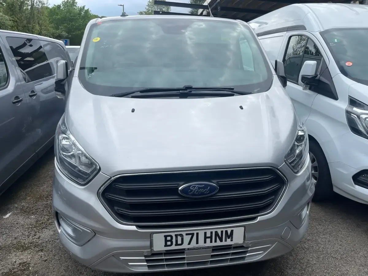Begagnad Ford Transit Custom Limited 130 HK (95 kW) 2022 Silver