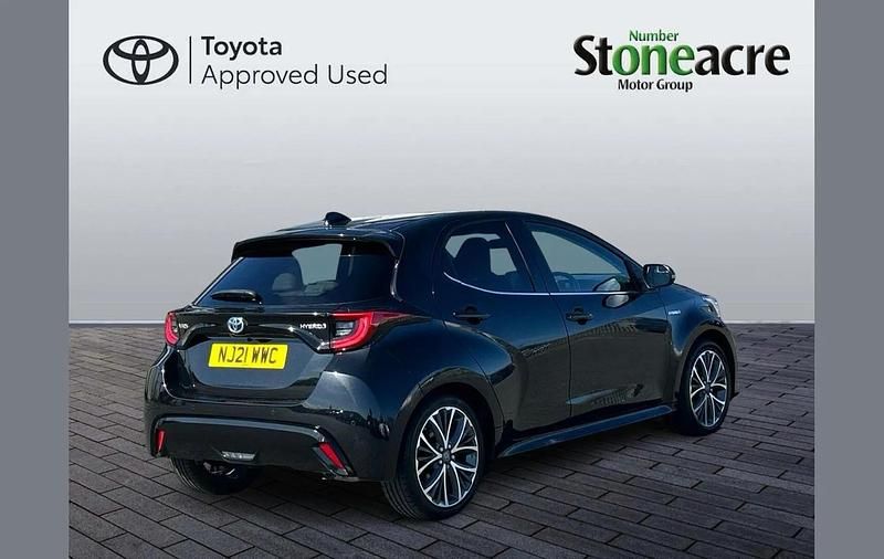 Used Toyota Yaris Hybrid 116 HP (85 kW) 2021 Black Hatchback