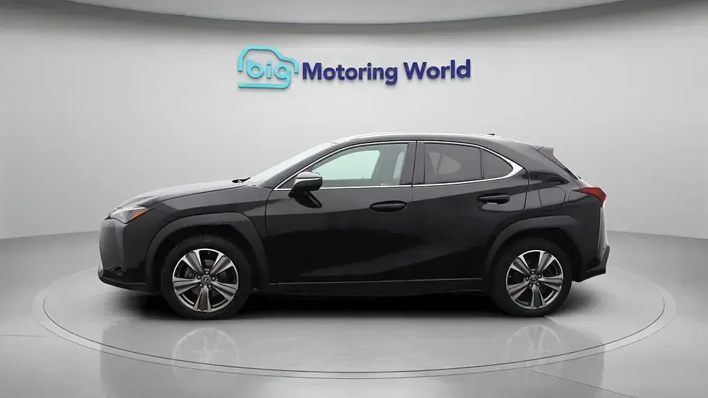 Usado Lexus UX 300e 150 kW (204 HP) 2023 SUV