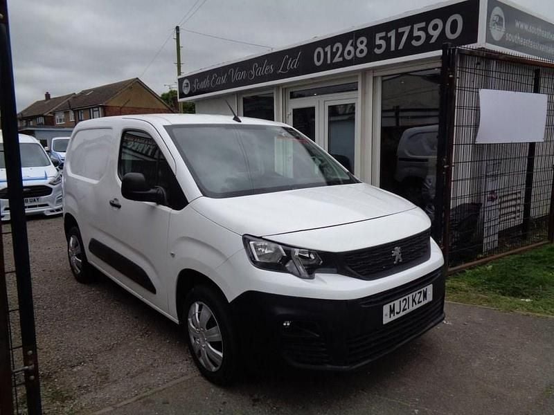 White Used 2021 Peugeot Partner MPV | £6,995 (Fair price) - Image 1/4