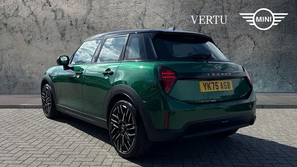 Used Mini Cooper Hatch 114 kW (156 HP) 2026 Green Hatchback