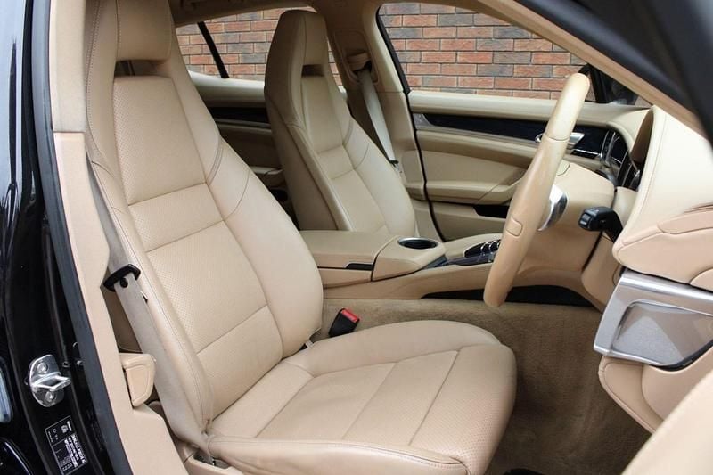 Used Porsche Panamera 250 HP (183 kW) 2012 Black Hatchback